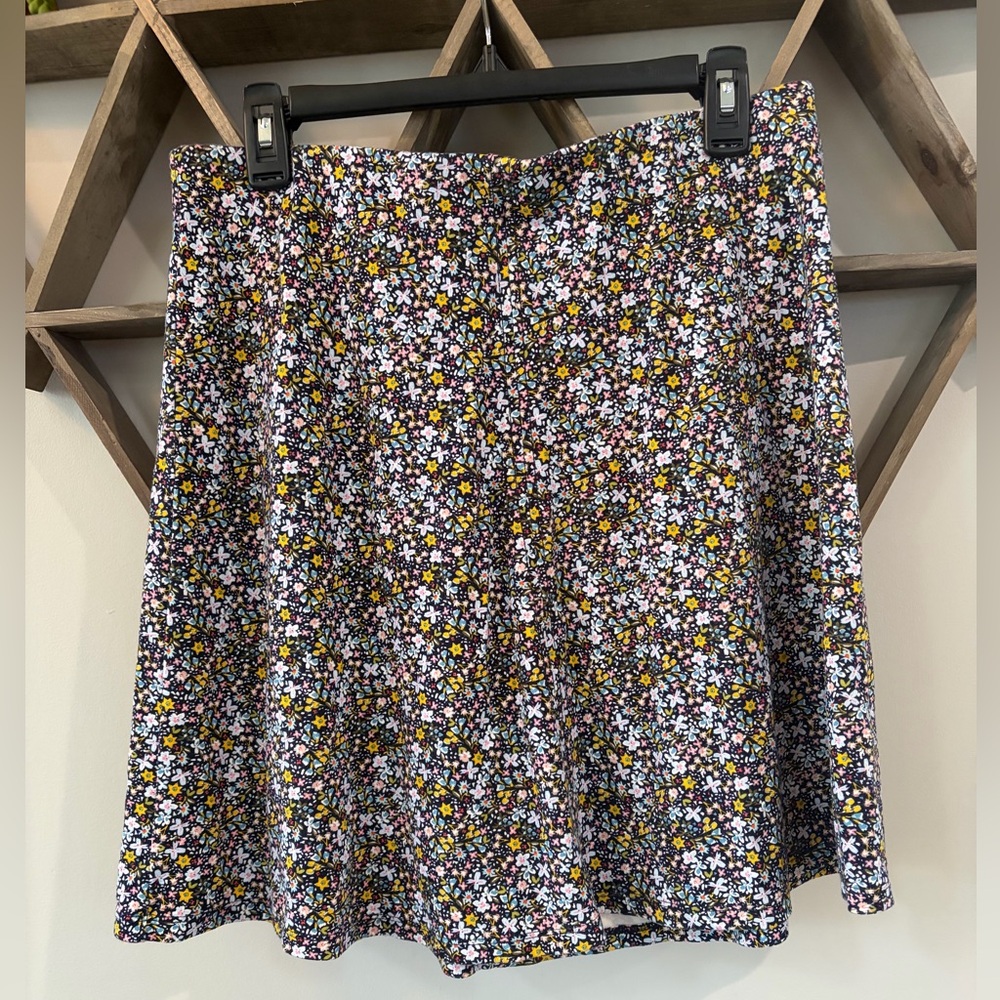 Loft floral flounce mini skirt elastic waistband. Women’s size medium.